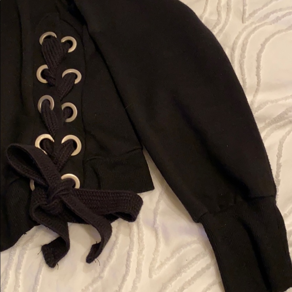 Sweater 🖤🖤 - Picture 3 of 3